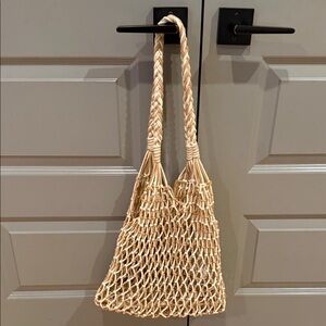 Evereve Woven Crochet Market Beach Bag in Tan & Cream